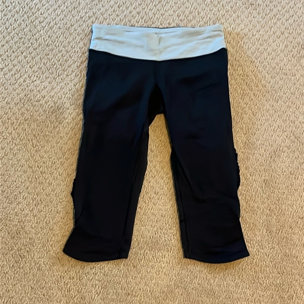 Lululemon, crop black and light blue legging size 4